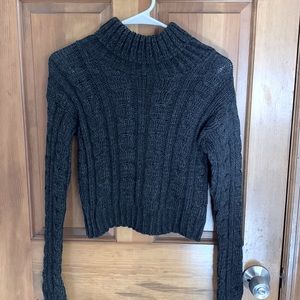 Boohoo slightly cropped knit turtleneck sweater NWT